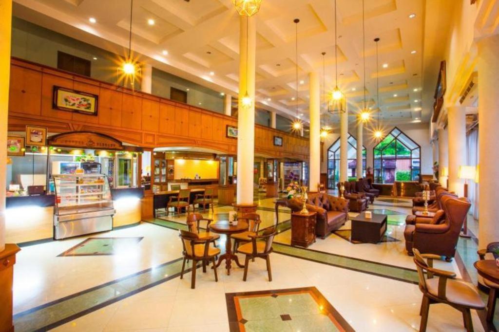Nh Elegant Hotel Sakon Nakhon Exterior foto