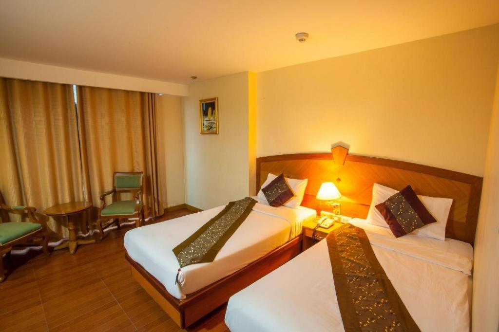 Nh Elegant Hotel Sakon Nakhon Exterior foto