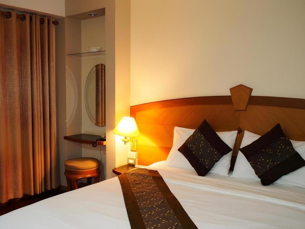 Nh Elegant Hotel Sakon Nakhon Exterior foto