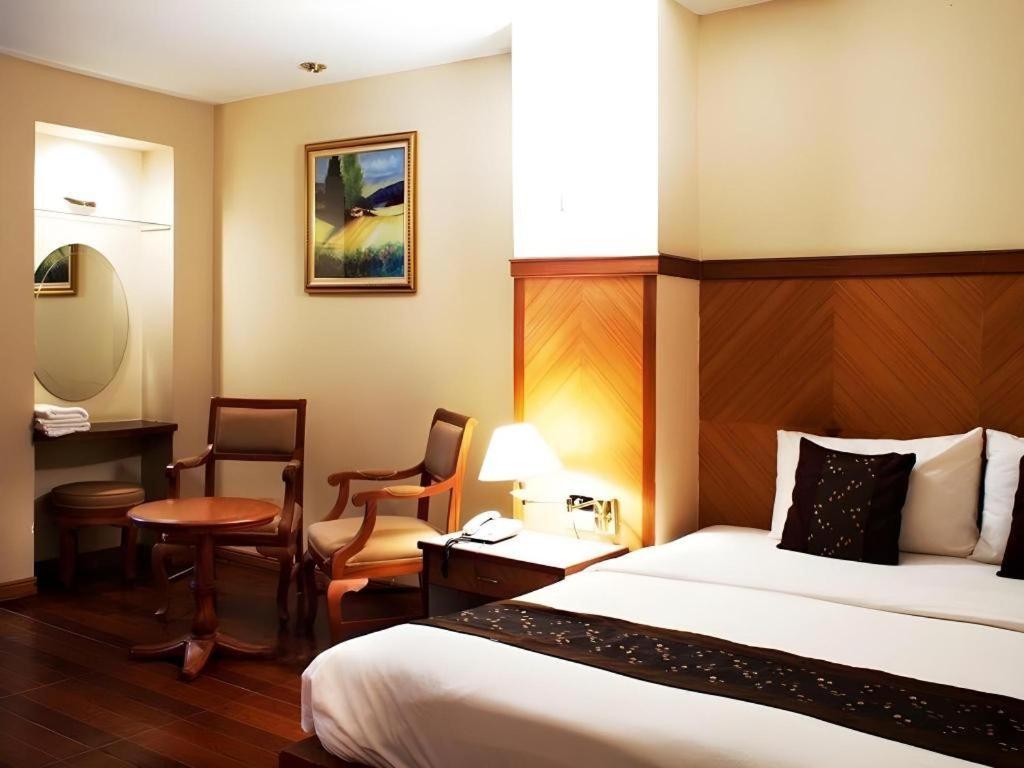 Nh Elegant Hotel Sakon Nakhon Exterior foto
