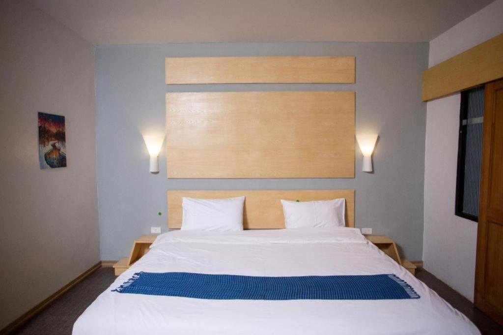 Nh Elegant Hotel Sakon Nakhon Exterior foto
