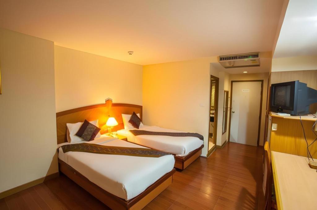 Nh Elegant Hotel Sakon Nakhon Exterior foto