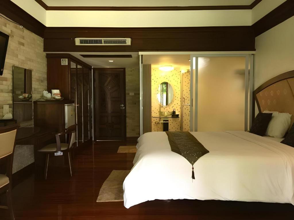 Nh Elegant Hotel Sakon Nakhon Exterior foto