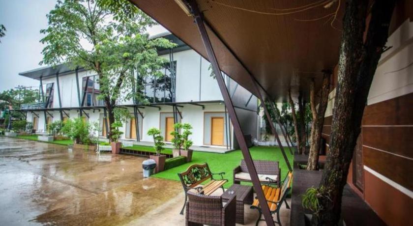 Nh Elegant Hotel Sakon Nakhon Exterior foto