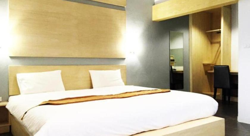 Nh Elegant Hotel Sakon Nakhon Exterior foto