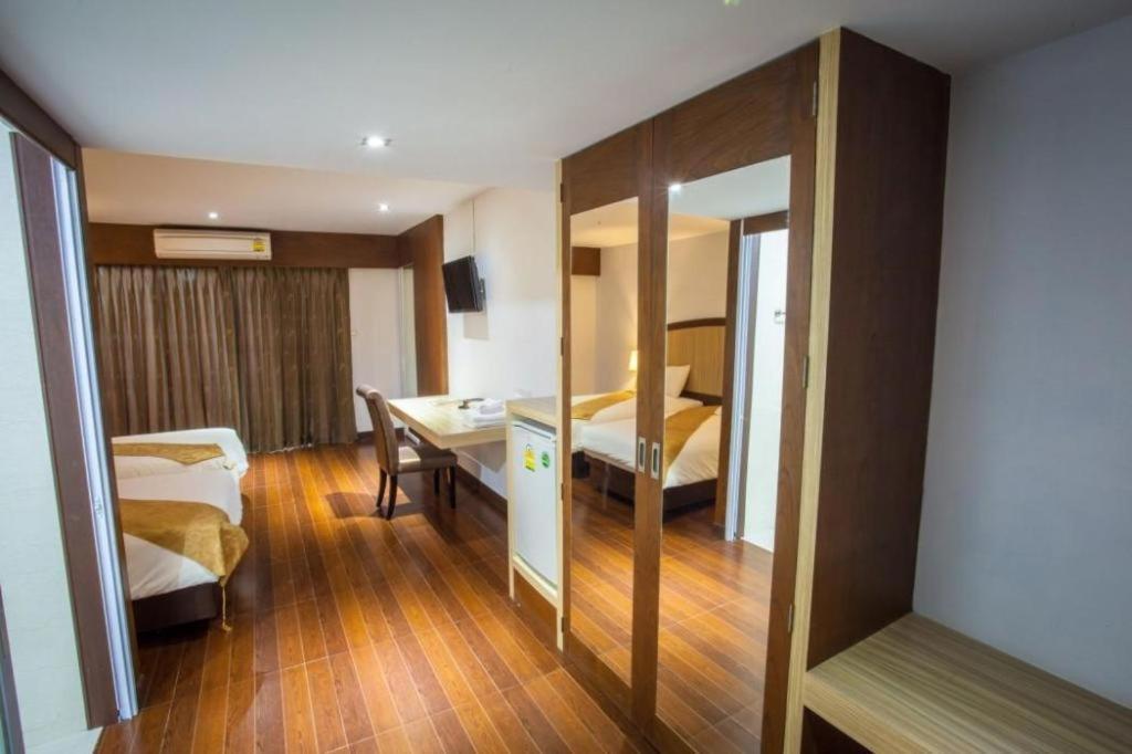 Nh Elegant Hotel Sakon Nakhon Exterior foto