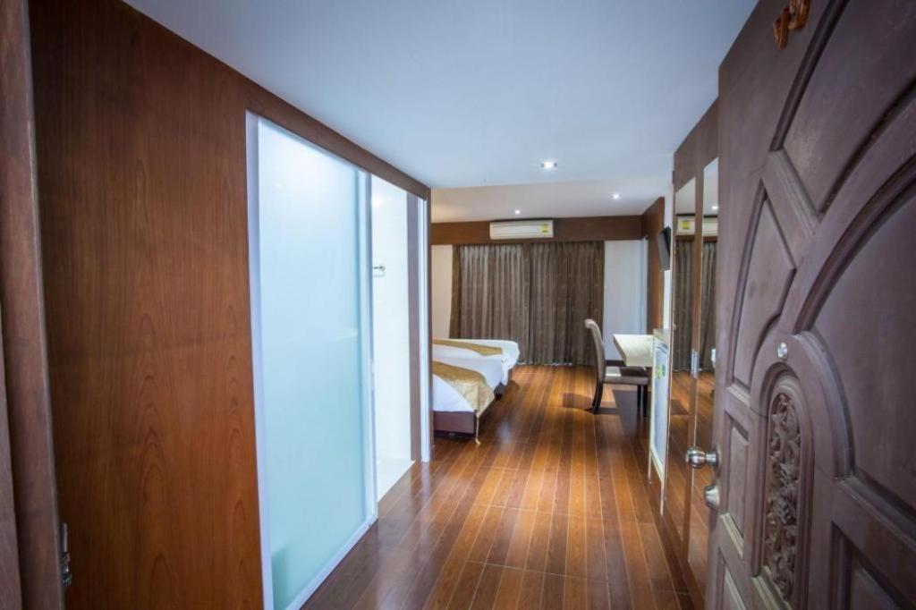 Nh Elegant Hotel Sakon Nakhon Exterior foto