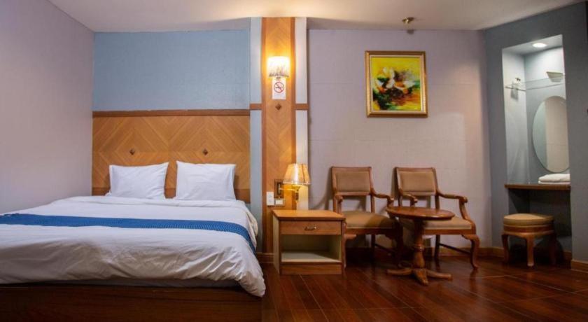 Nh Elegant Hotel Sakon Nakhon Exterior foto