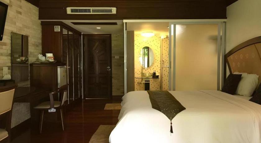 Nh Elegant Hotel Sakon Nakhon Exterior foto