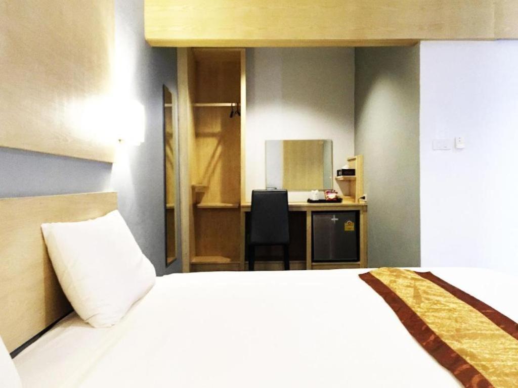 Nh Elegant Hotel Sakon Nakhon Exterior foto