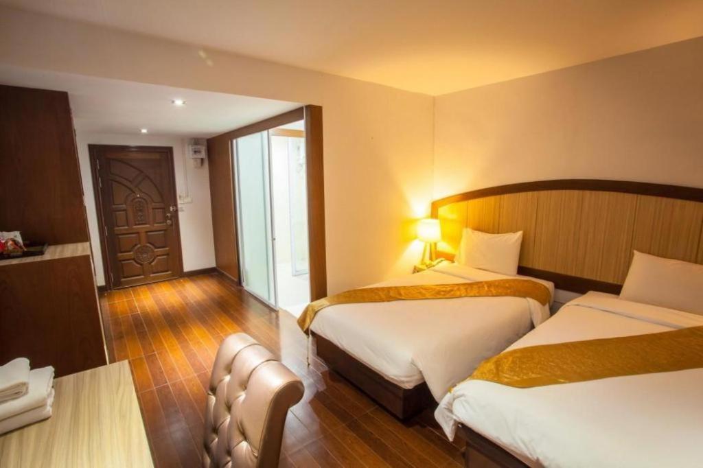 Nh Elegant Hotel Sakon Nakhon Exterior foto