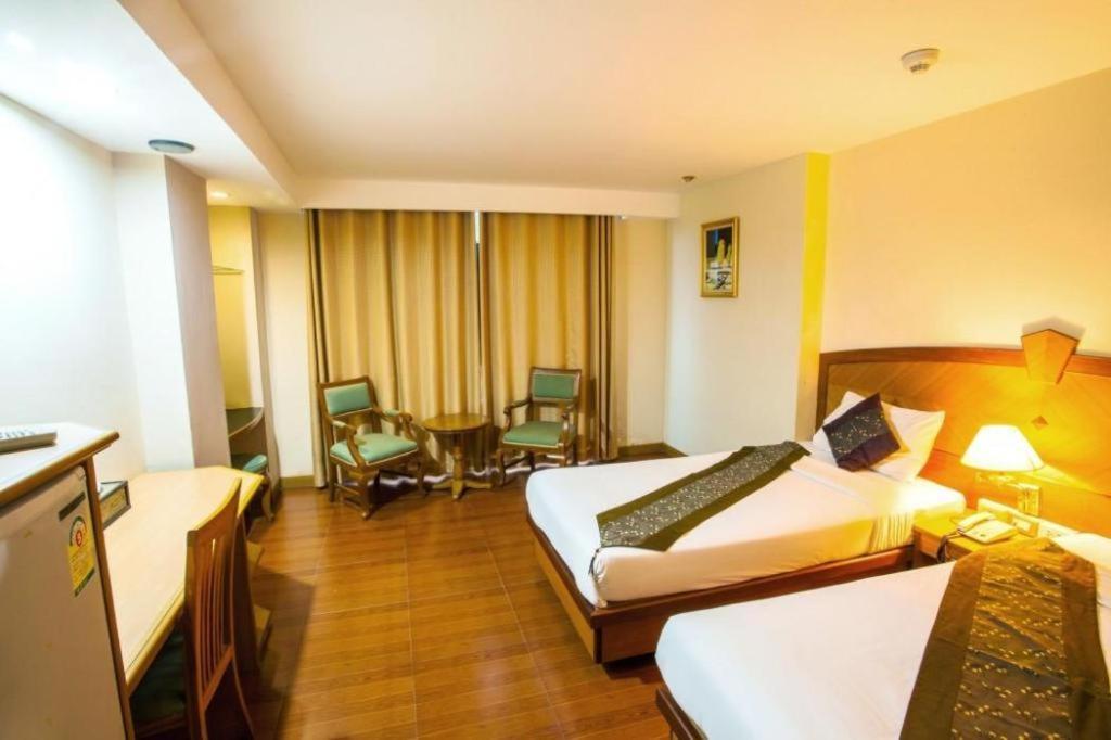 Nh Elegant Hotel Sakon Nakhon Exterior foto