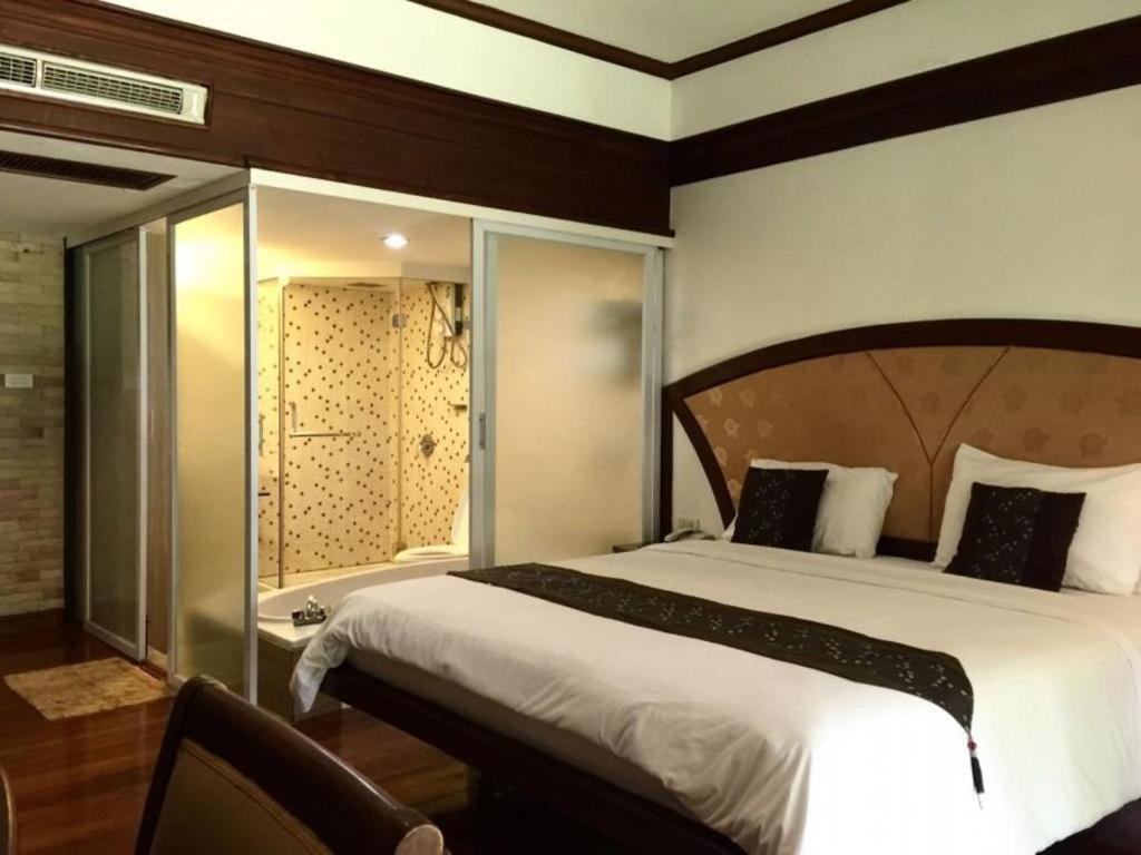 Nh Elegant Hotel Sakon Nakhon Exterior foto