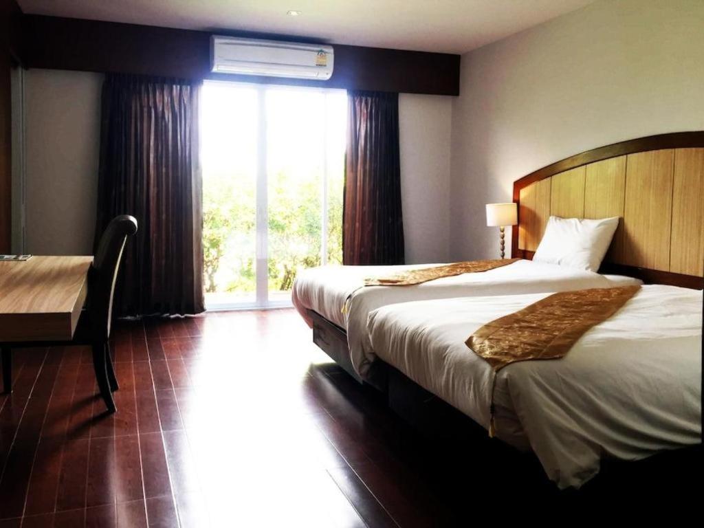 Nh Elegant Hotel Sakon Nakhon Exterior foto