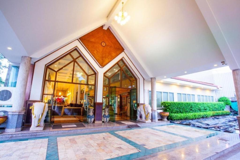 Nh Elegant Hotel Sakon Nakhon Exterior foto