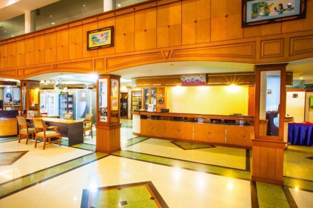 Nh Elegant Hotel Sakon Nakhon Exterior foto