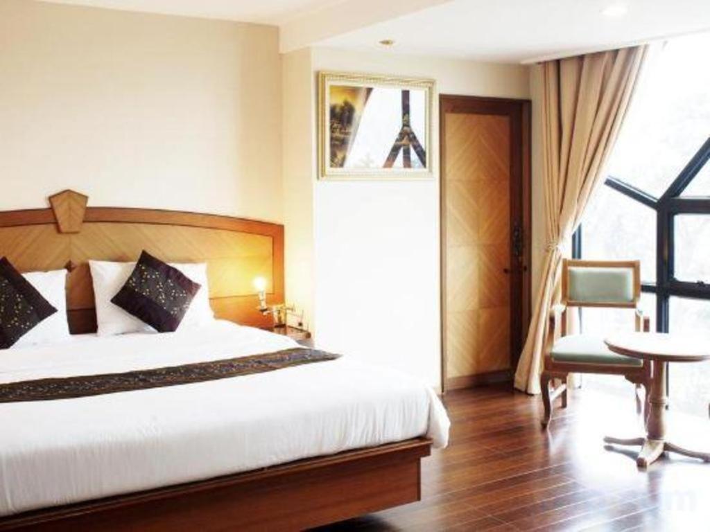 Nh Elegant Hotel Sakon Nakhon Exterior foto