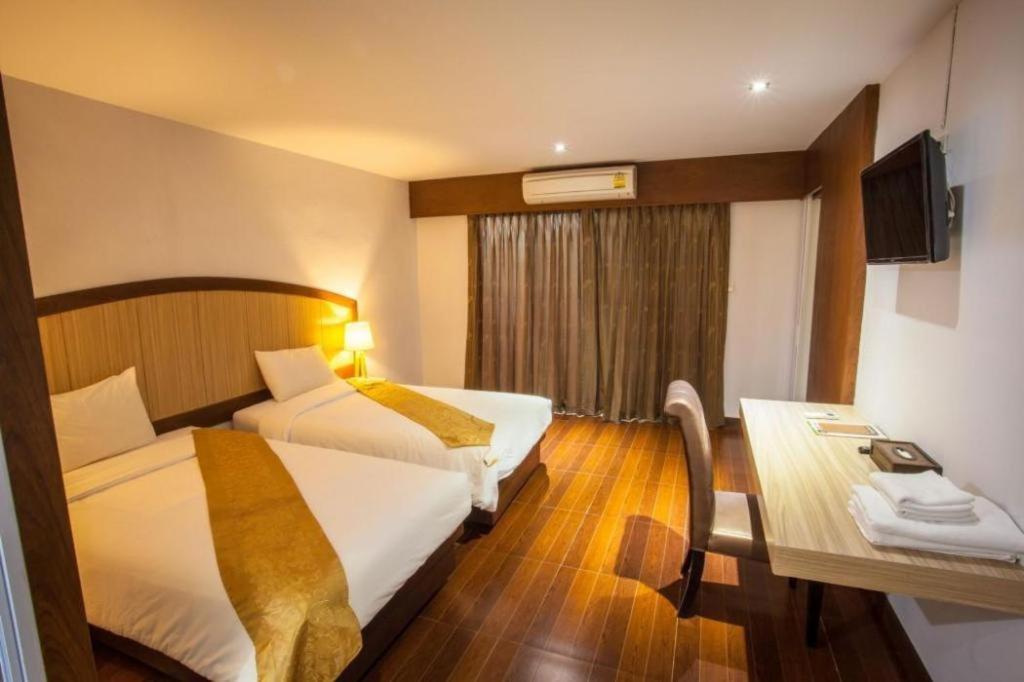 Nh Elegant Hotel Sakon Nakhon Exterior foto