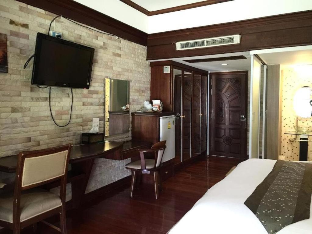Nh Elegant Hotel Sakon Nakhon Exterior foto